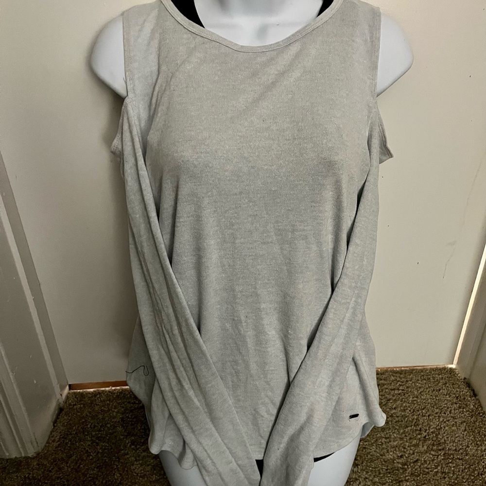 Hollister top
